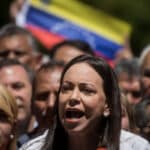 Chavistas radicais atacam comício de opositora na Venezuela