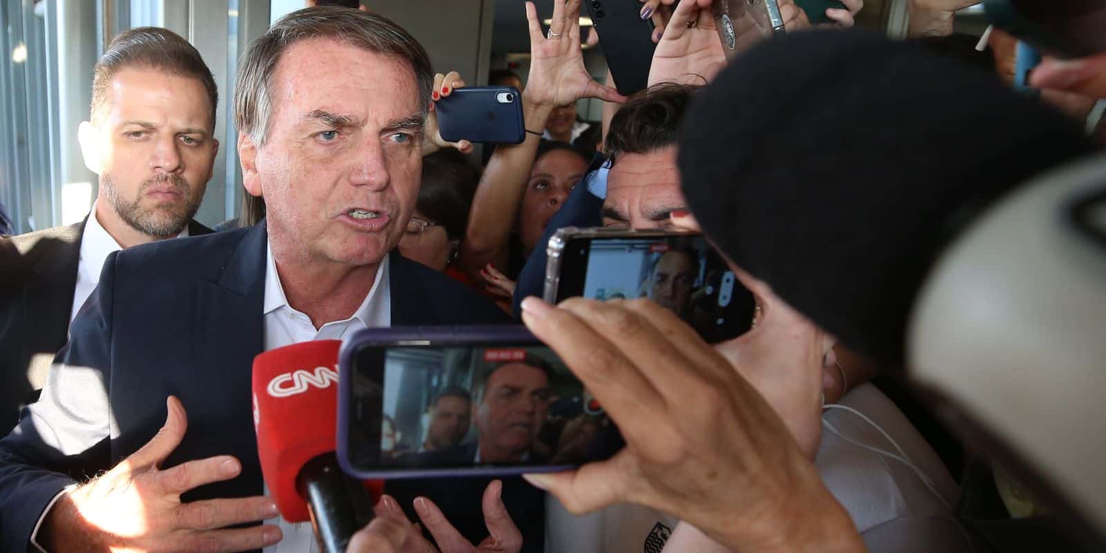 Passaporte de Bolsonaro é entregue às autoridades