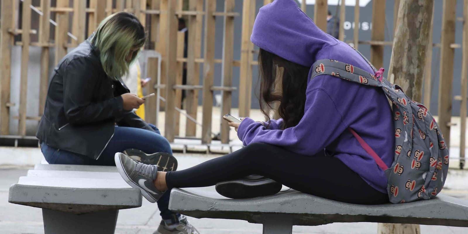 Prefeitura do Rio proíbe uso de celulares em sala de aula e no recreio