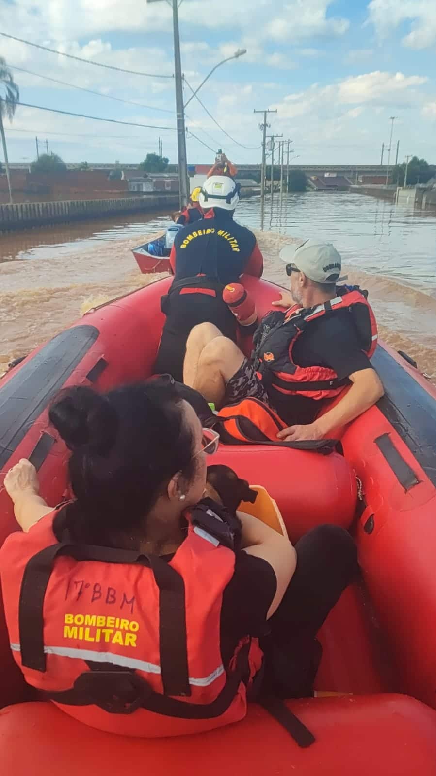 Bombeiros de Goiás chegam ao Rio Grande do Sul e iniciam resgate