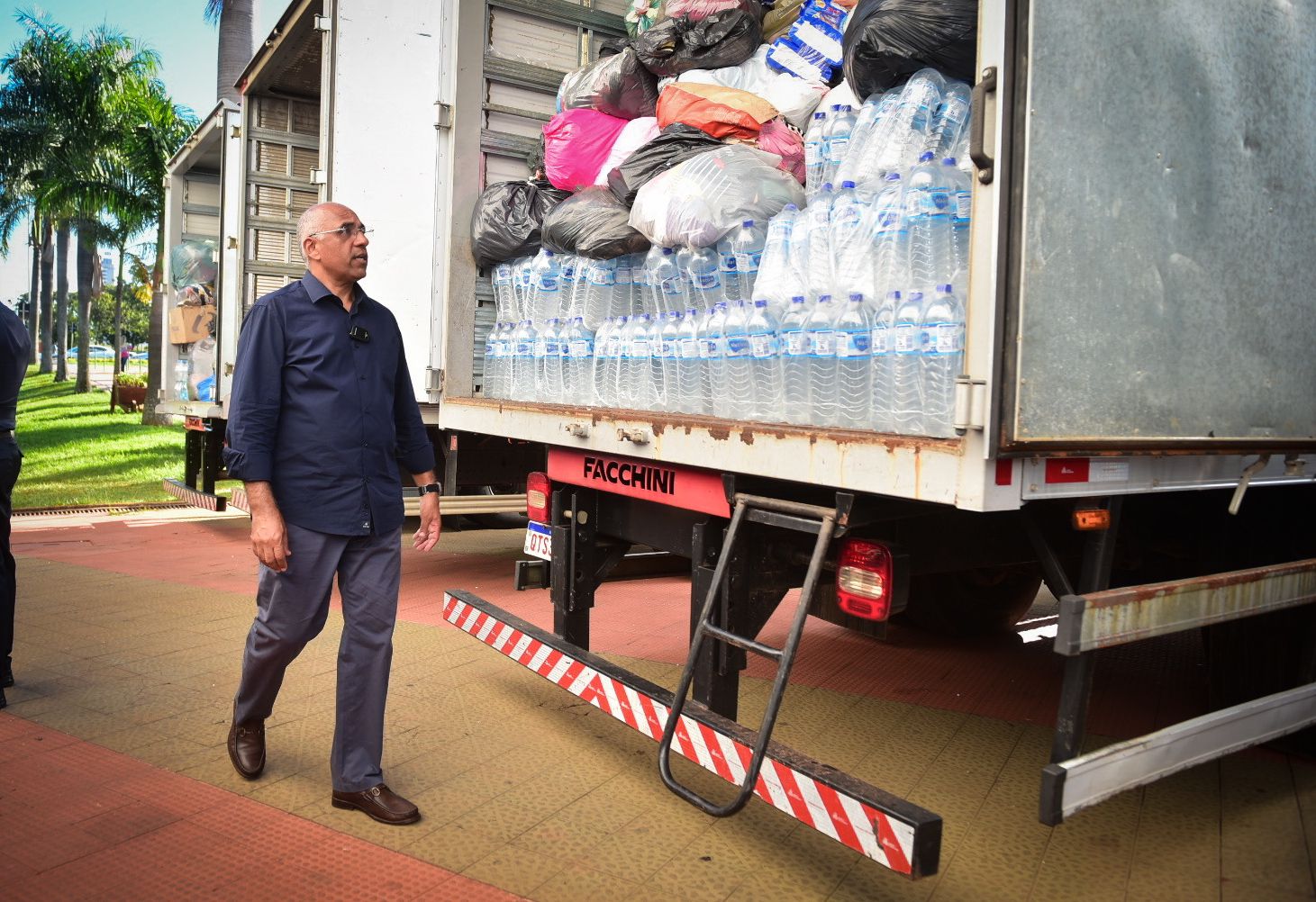 Equipes de salvamento, cestas básicas e kits de higiene e limpeza da Prefeitura de Goiânia são encaminhados para operação no Rio Grande do Sul