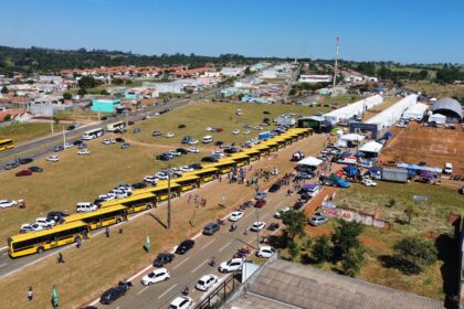 Escolas da zona rural e urbana de Goiânia recebem 18 novos ônibus escolares