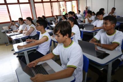 Governo de Goiás amplia atendimento na rede estadual com mais 15 mil vagas para cursos técnicos integrados ao ensino médio