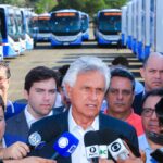 Caiado entrega 132 novos ônibus para transporte coletivo