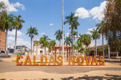 Turistas precisarão pagar taxa ambiental para entrar em Caldas Novas a partir de 2025