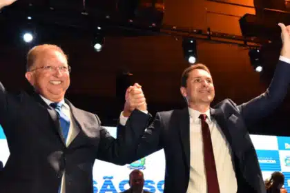 Leandro Vilela toma posse como prefeito de Aparecida de Goiânia