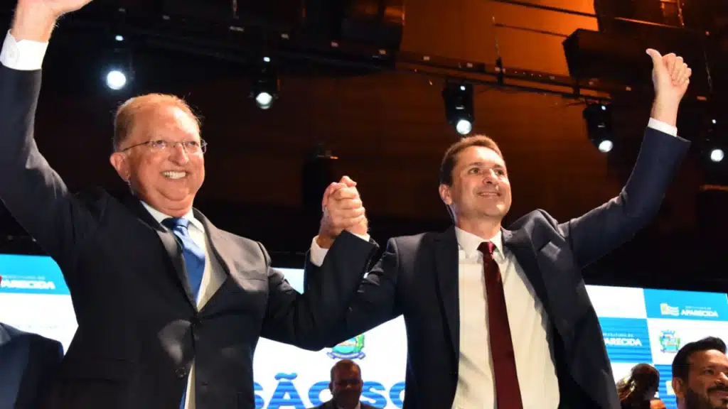 Leandro Vilela toma posse como prefeito de Aparecida de Goiânia