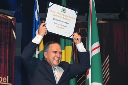 Sandro Mabel assume Goiânia com promessas de mudanças e desafios