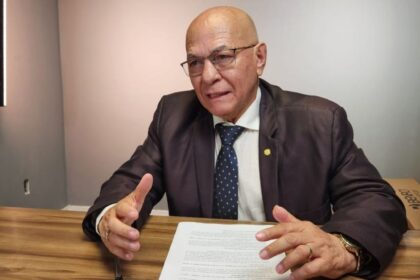 Deputado Federal Professor Alcides Considera Futuro Político em Meio a Desafios Legais e Partidários