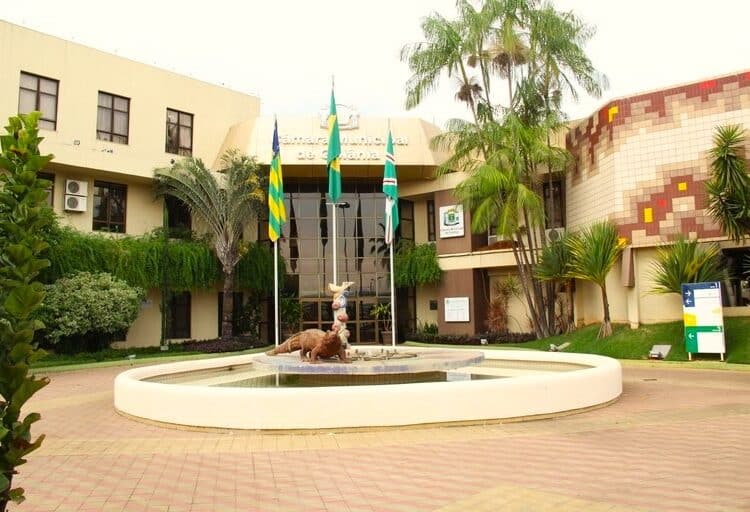 Câmara Municipal aprova reestruturação com divergências entre parlamentares