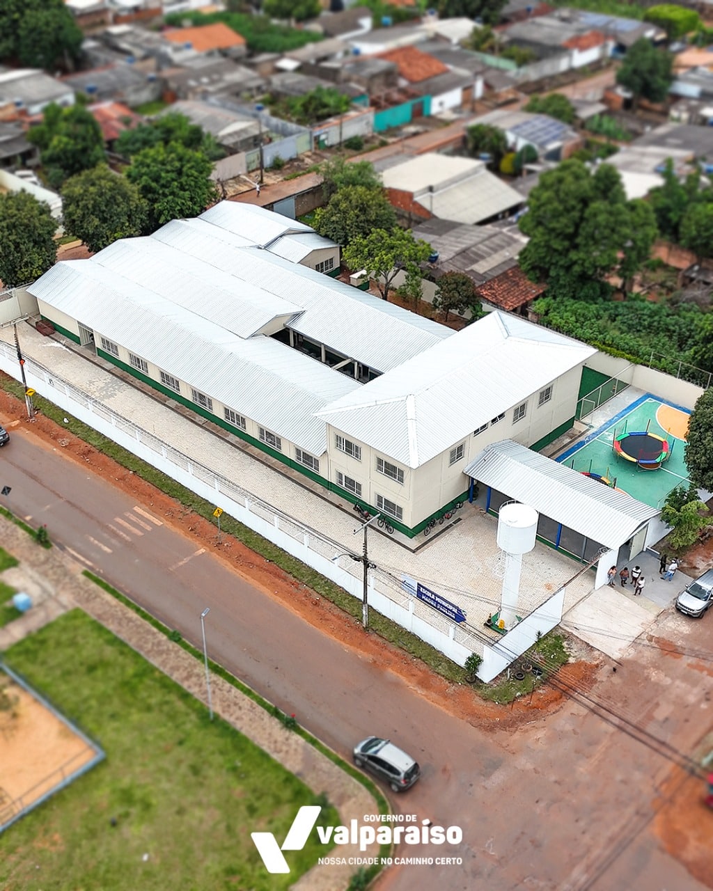 Comunidade de Valparaíso de Goiás celebra reforma da Escola Municipal Madre Paulina