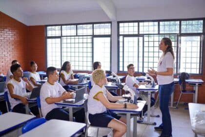 Governo de Goiás investe R$ 1,3 milhão na formação de professores para fortalecer ciência e inovação