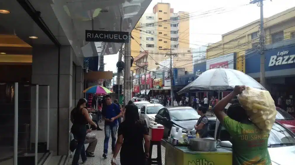 Ambulantes do Centro de Anápolis serão realocados em até 60 dias e decisão gera revolta