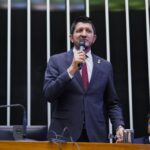 Deputado de Goiás Glaustin da Fokus propõe inclusão do tratamento contra Burnout no SUS