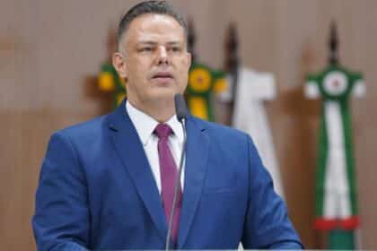 Deputado Eduardo Prado denuncia colapso na Saúde em Goiás e cobra responsabilidade do Estado