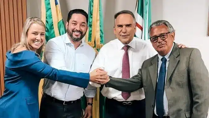 Thialu Guiotti articula com prefeito Sandro Mabel mutirão para regularização de bares no Setor Marista