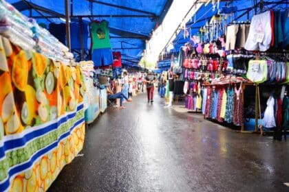 Quase metade dos ambulantes da região da 44 adere à Feira Hippie