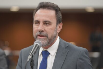 Deputado Veter Martins propõe criação de semana estadual para conscientização sobre dependência digital