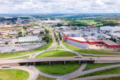 Multinacional chinesa Teld Eco Charger confirma instalação de fábrica em Anápolis com investimento de R$ 100 milhões