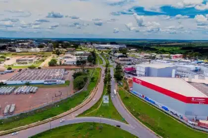 Tarifas americanas elevam incertezas para o Brasil, e impactos podem chegar a Anápolis 