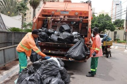 Taxa do lixo em Goiânia: cobrança começa em junho e será incluída na conta de água