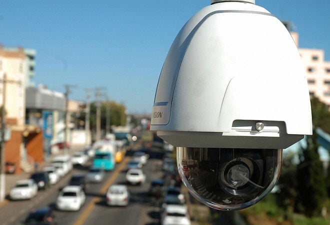 Goiânia intensifica fiscalização com câmeras 360° para coibir uso de celular ao volante