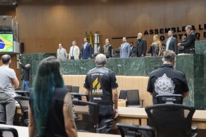 Bruno Peixoto homenageia o movimento motociclístico em sessão solene na Alego