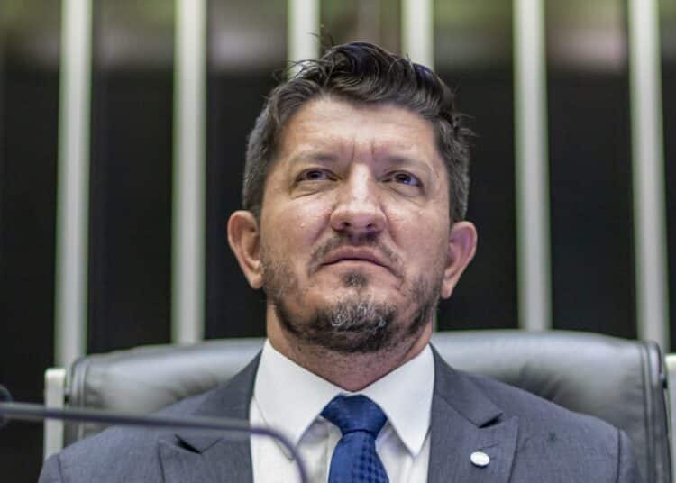Câmara aprova projeto de lei de Glaustin da Fokus para capacitação sobre TEA
