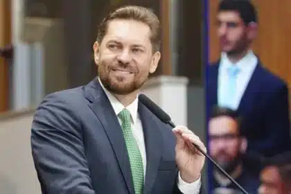 Bruno Peixoto preside sessão solene na Alego em homenagem ao Exército Brasileiro