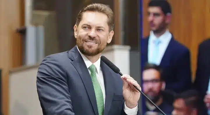 Bruno Peixoto preside sessão solene na Alego em homenagem ao Exército Brasileiro
