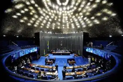 Senado discute fim da reeleição para cargos do Executivo a partir de 2030