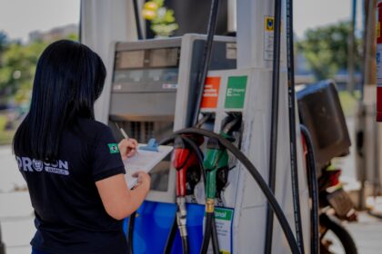 Procon Anápolis fiscaliza postos de combustível e notifica 20 estabelecimentos