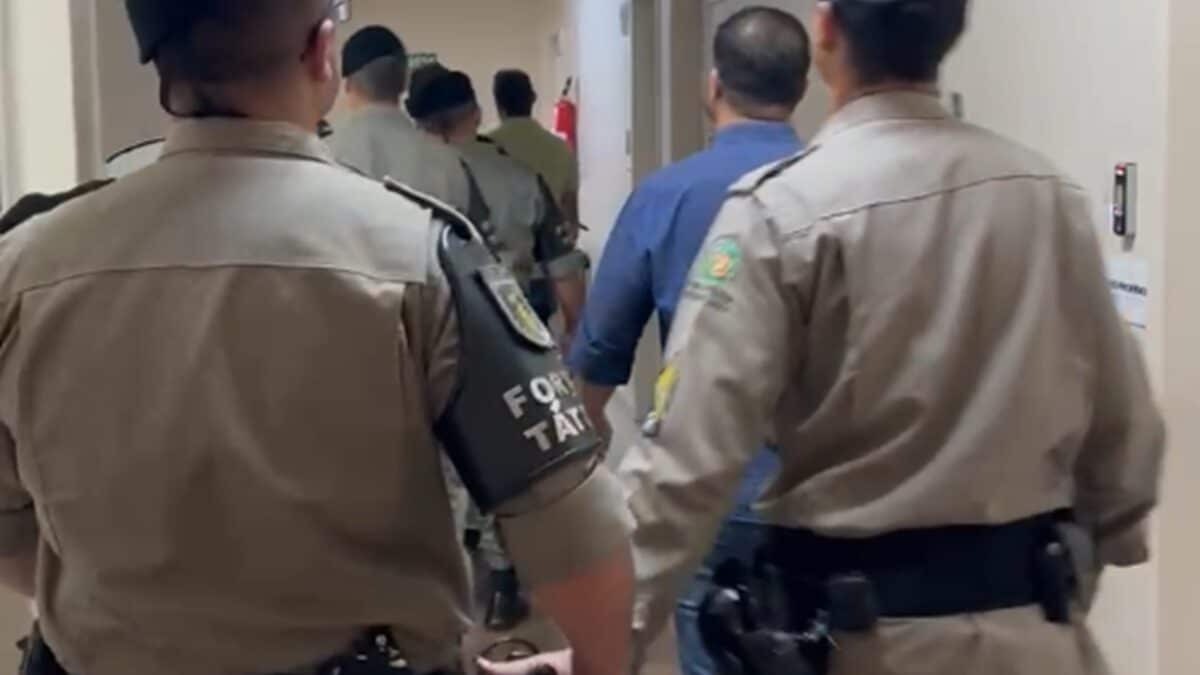 Confusão na Câmara de Goiânia: Procurador é acusado de ameaçar assessor com arma e PM é acionada