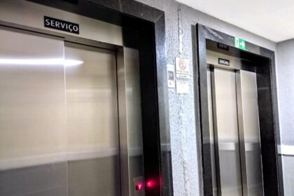 Goiânia proíbe uso das expressões “elevador social” e “elevador de serviço” em prédios privados