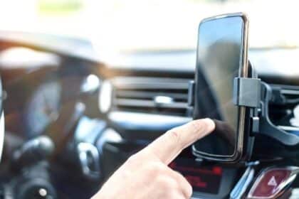 Nova regulamentação sobre uso de celular no trânsito em Goiânia