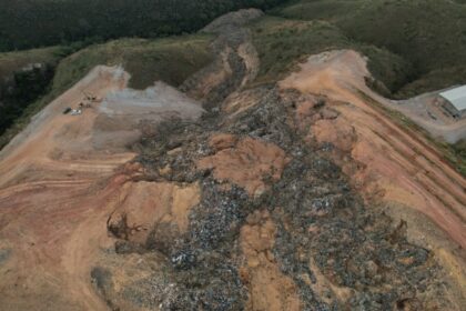 Lixão que desabou em Padre Bernardo operava por decisão judicial após repetidas interdições do Estado