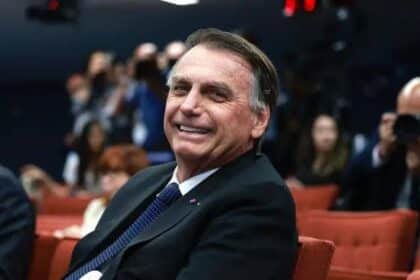 Bolsonaro recebe título de Cidadão Aparecidense: evidência de força política local