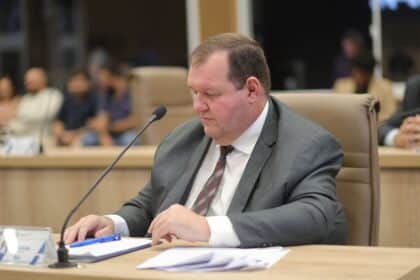 Câmara de Aparecida reconhece atuação social e jurídica da advogada Fernanda Sarelli