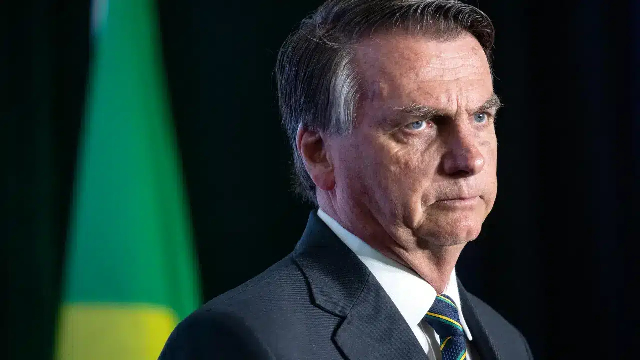 STF impõe tornozeleira e proíbe Bolsonaro de usar redes após operação da PF