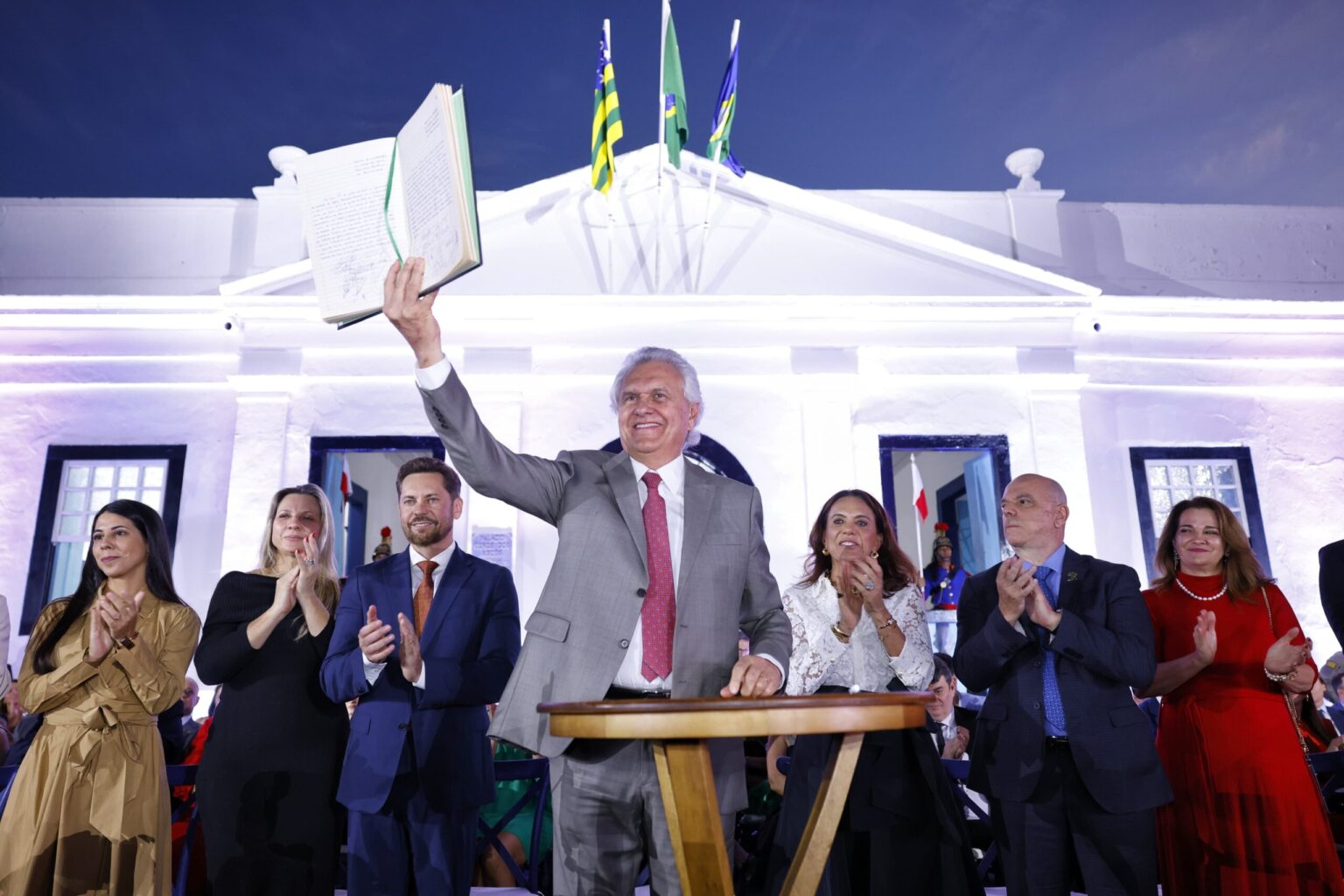 Caiado instala sede simbólica dos três poderes na Cidade de Goiás