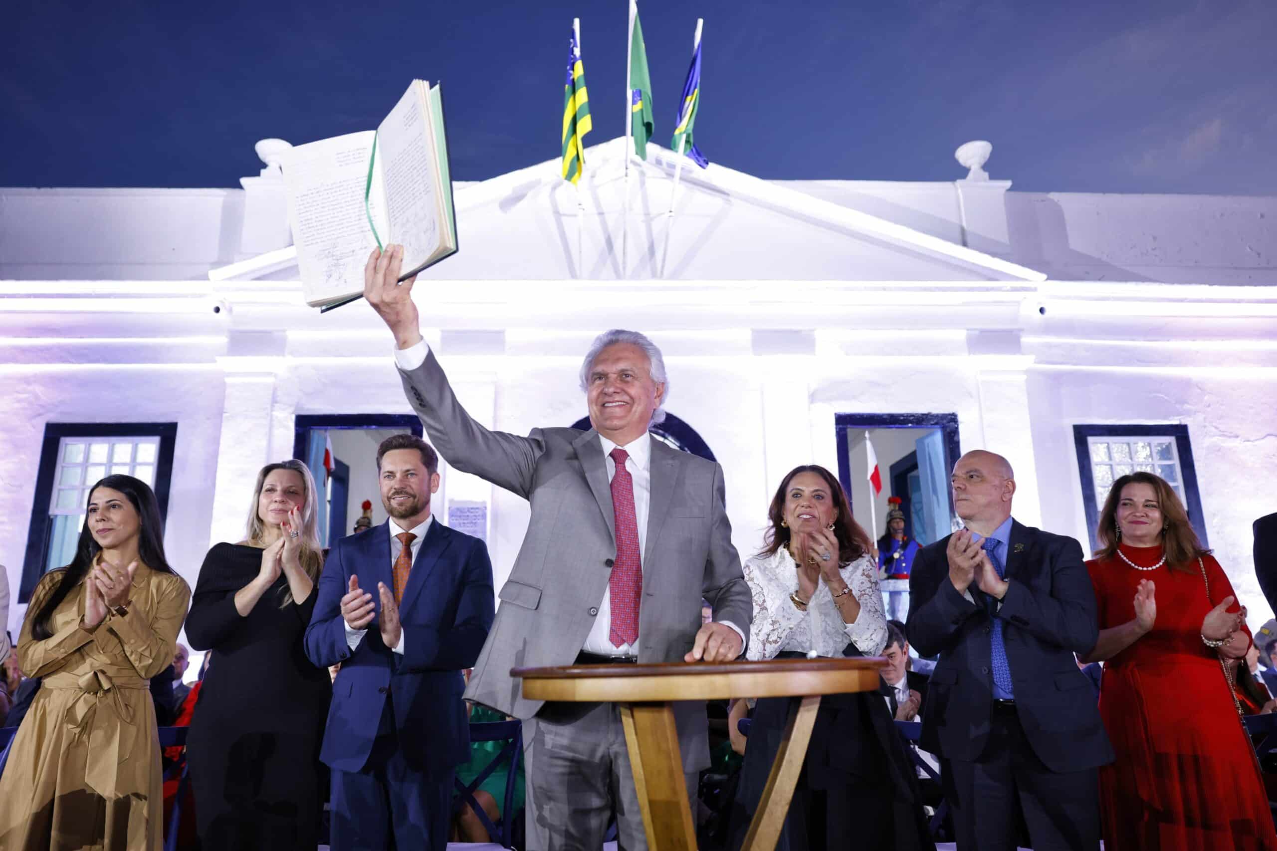 Caiado instala sede simbólica dos três poderes na Cidade de Goiás