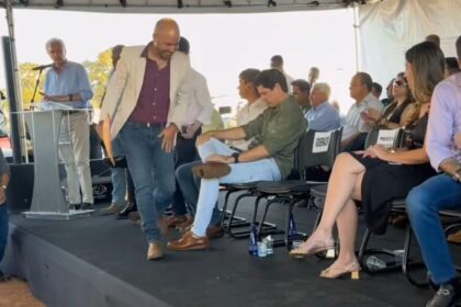 Caiado confronta prefeito de Pires do Rio após insinuação de superfaturamento em obra estadual