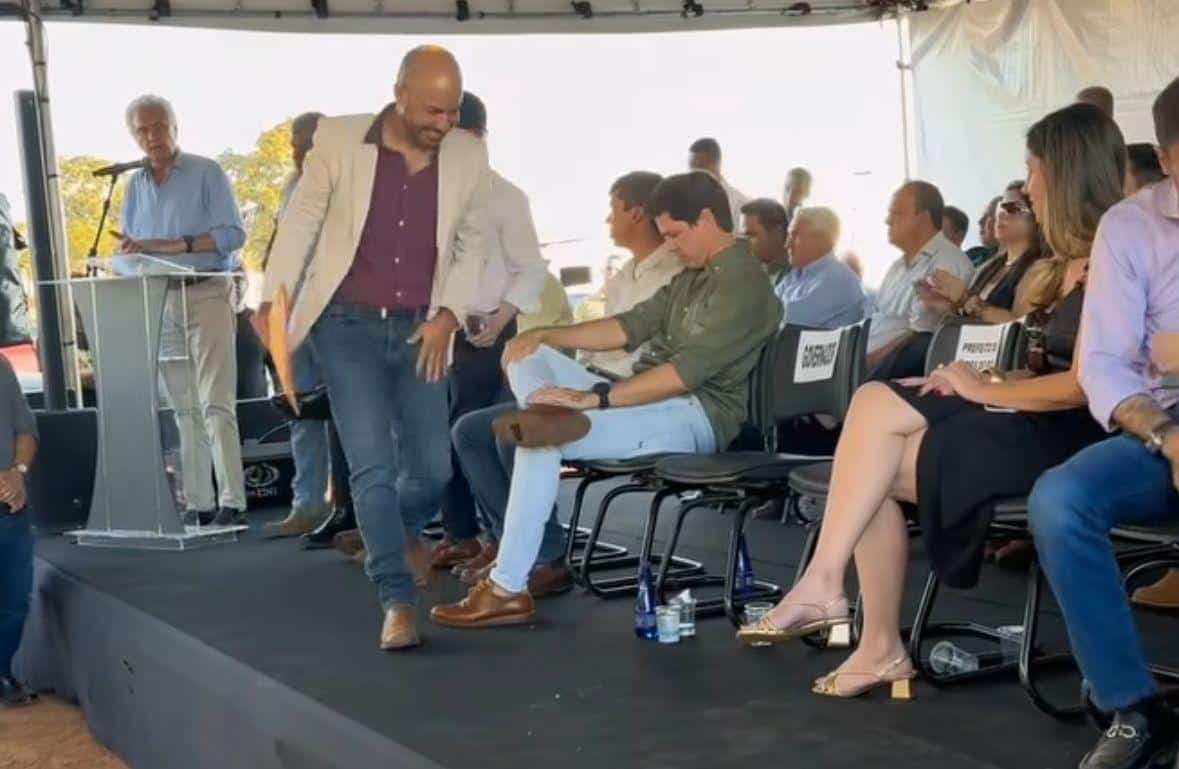 Caiado confronta prefeito de Pires do Rio após insinuação de superfaturamento em obra estadual