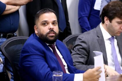 Câmara de Goiânia derruba veto e aprova lei da Parada Segura no transporte coletivo