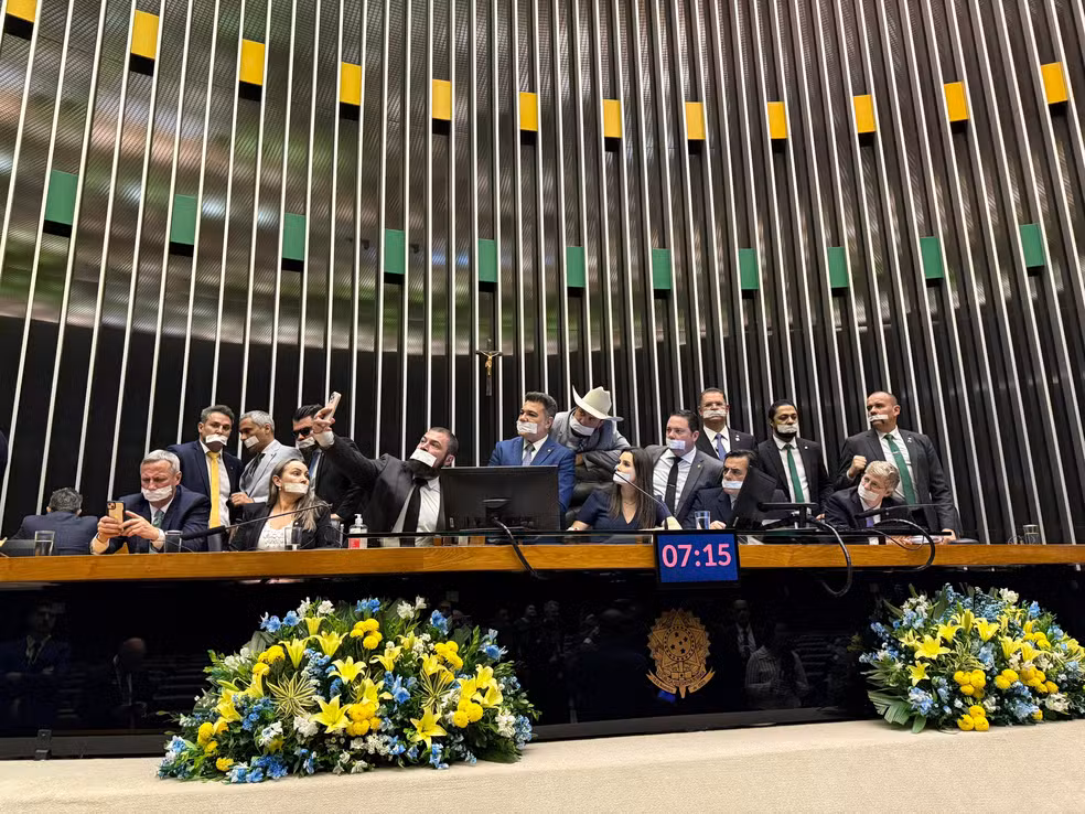 PL reage à prisão de Bolsonaro com obstrução no Congresso e lança pacote que inclui anistia e fim do foro privilegiado