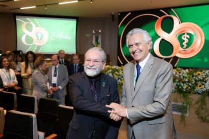 Caiado destaca papel dos médicos na saúde de qualidade durante celebração dos 80 anos do CFM