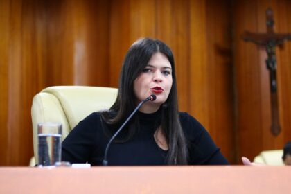 Vereadora Aava Santiago protocola denúncia contra Sargento Novandir por quebra de decoro e violência política de gênero