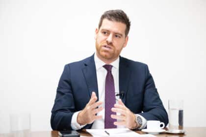 Audiência expõe suspeitas sobre multas de trânsito em Goiânia e levanta debate sobre legalidade e transparência