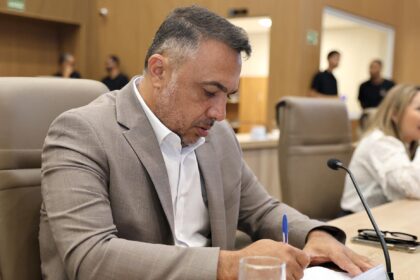 Vereador André Fortaleza se licencia da Câmara e assume articulação política na Prefeitura de Aparecida